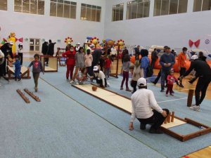 Oyun Şenliğinde Yüzlerce Çocuk Doyasıya Eğlendi