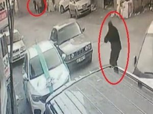 Bursa’da Güpegündüz Sokak Ortasında Silahlı Çatışma Anı Kameralarda