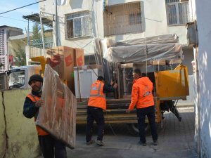 Tarsus’ta Evi Yanan 3 Aileye Eşya Desteği