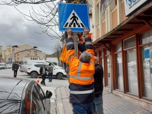 Emet Belediyesi’nden Şehir İçi Levha Montaj Çalışması