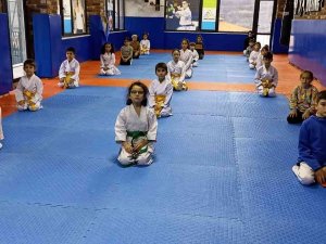 Kaynaşlı’da Minik Sporcular İçin Karate Kursu Açıldı