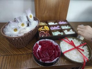 El Yapımı Ürünlerini Kaymakam Ve Belediye Başkanına Hediye Ettiler