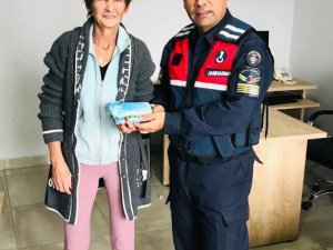 Cüzdanını Kaybeden Turistin İmdadına Jandarma Yetişti