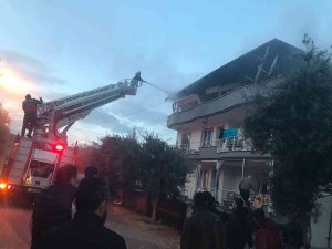 Evi Yanan Adam Yaralandı