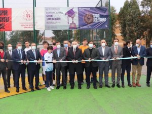 Karabağlar’da Yapımı Tamamlanan Spor Tesisleri Açıldı