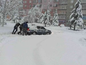 Konya’da Kar Yağışı Hayatı Olumsuz Etkiliyor