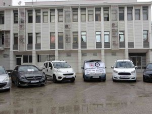 Çalıntı Ve Hacizli Lüks Araçları ’Çenç’ Yapıp Satmaya Çalıştılar