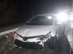 Kontrolden Çıkan Otomobil Bariyerlere Çarptı
