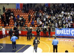 Basketbol Maçında Gergin Anlar