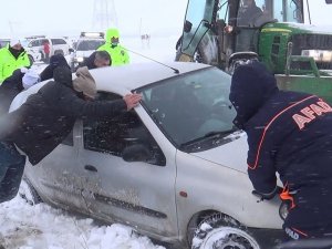 Kara Saplanan Araçları Kurtarma Operasyonu