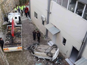 Et İşleme Tesisinin Bahçesine Uçtu