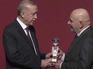 68 Yıldır Çamura Şekil Veren Salim Usta ’Yaşayan İ̇nsan Hazineleri’ Ödülünü Cumhurbaşkanın Elinden Aldı