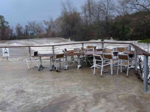 Manavgat Şelalesi Coştu, Çevresinde Bulunan Seyir Terasları Sular Altında Kaldı