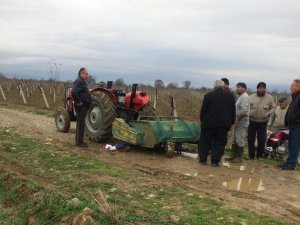Çubuk Kırma Makinesine Kolunu Kaptıran Çiftçi Ölümden Döndü