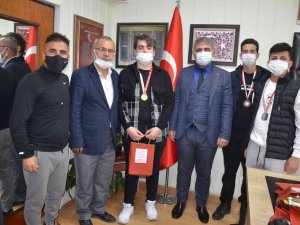 Nazilli İ̇lçe Milli Eğitim Müdürü Şimşek, Güreşçi Öğrencileri Ağırladı