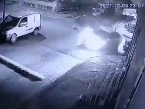 Gaziosmanpaşa’da Aynı Noktada Yaşanan 2 Kaza Kamerada