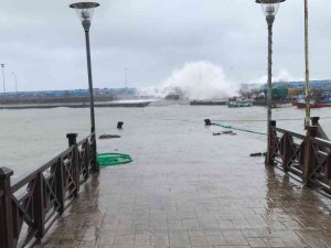 Karadeniz’de Lodos Etkili Oluyor