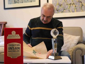 Ebru Sanatını Son Üstadından Öğrendi, Şimdi Gelecek Nesillere Aktarıyor
