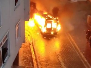 Esenyurt’ta İşçi Servisi Alev Topuna Döndü