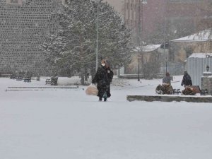 Meteoroloji Uyarmıştı, Kars’ta Kar Yağışı Başladı