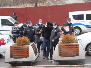 Polis Tarafından Suçüstü Yapılan 4 Şüpheliden 3’ü Tutuklandı