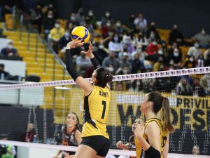 Vakıfbank, Axa Sigorta Kupa Voley’de Yarı Finalde