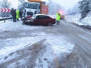 Kastamonu’da Kamyon İle Otomobil Çarpıştı: 2 Yaralı