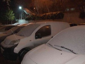 İ̇stanbul’da Bazı Bölgelerde Kar Yağışı Başladı