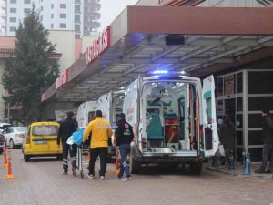 Türkiye’ye Kaçak Geçiş Yapmak İsteyen 2 Kişi Mayına Bastı