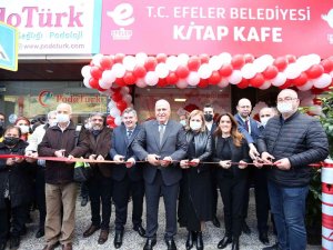 Efeler’de Üçüncü Kitap Kafe Açıldı