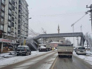 Gümüşhane’de Kar Yağışı Etkili Oluyor