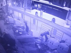 Üsküdar’da İ̇ett Otobüsü Şoförü Direksiyon Başında Fenalaştı