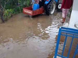 Milas’ta Etkili Olan Sağanak Yağış Sonrası Su Baskınları Yaşandı