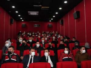 Vali Taşbilek ‘Kesişme; İ̇yi Ki Varsın Eren’ Filmini Şehit Aileleri Ve Gazilerle Birlikte İzledi