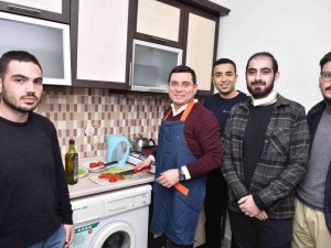 Başkan Tütüncü, Öğrenci Evlerine Konuk Oldu