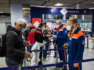 Fransa, İ̇ngiltere’ye Uyguladığı Covid-19 Kısıtlamalarını Gevşetiyor