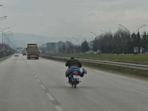 Motosikletle Tehlikeli Yolculuk Kamerada