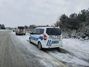 Öğrenci Servisi Bariyerlere Çarptı: 6 Yaralı