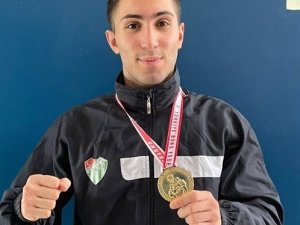 Bursasporlu Boksör Yiğit Üs Türkiye Şampiyonu Oldu