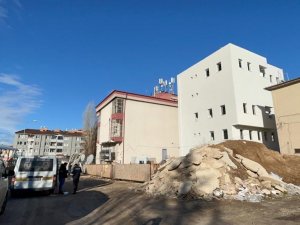 İ̇nşaat İşçisi Çalışırken Ayağından Vuruldu