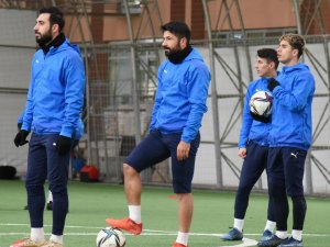 Kar Yağışı Ve Soğuk Hava Afyonsporlu Oyuncuları Da Etkiledi