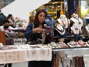 ‘Hanımeli El Sanatları’ Sergisi: El Emeği Göz Nuru Ürünler Görücüye Çıktı