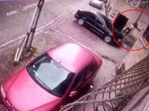 Esenyurt’ta 16 Yaşındaki Gencin Balkondan Düşme Anı Kamerada