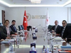 Bakan Dönmez, Aile Ve Sosyal Hizmetler Bakanı Derya Yanık İle Görüştü