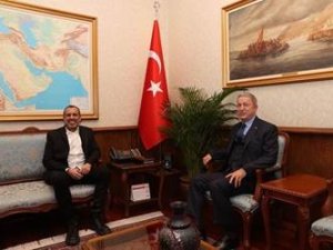 Milli Savunma Bakanı Akar Sanatçı Haluk Levent İle Bir Araya Geldi