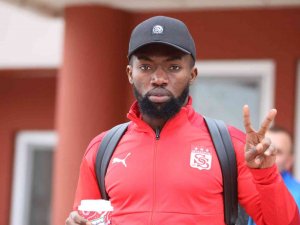 Sivasspor’da Azubuike İle Yollar Ayrıldı