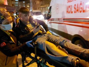 Berberde Tıraş Olmak İçin Sıra Beklerken Silahlı Saldırıda Yaralandı