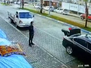Antalya’da Vicdanları Sızlatan Olay: Patron, İşçiyi Arabası Kirlenmesin Diye Bagajda Taşıdı