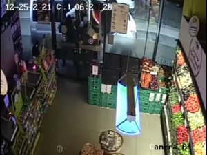 İ̇stanbul’da Hırsızlık Çetesinin Market Soygunu Kamerada: Kağıthane Polisi 3 Bin Adet Araç Sorgulayarak Yakaladı