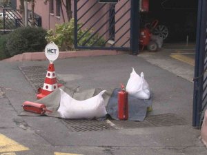 31 Katlı Plazanın 10. Katından Kendini Boşluğa Bıraktı